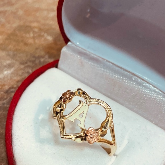 Initial Ring 10k gold - Picture 3 of 7